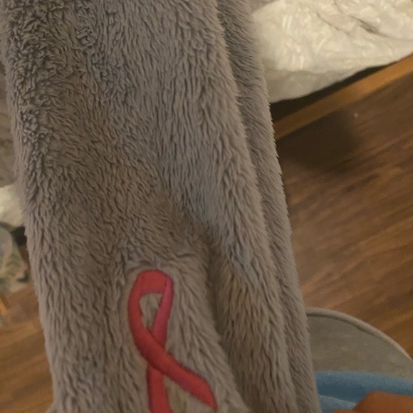 Northface breastcancer awarness jacket! 💖 - Picture 3 of 4